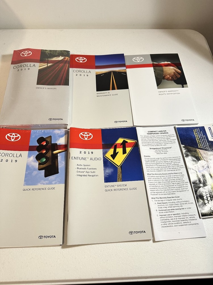 2019 Toyota Corolla Owner's Manual Set