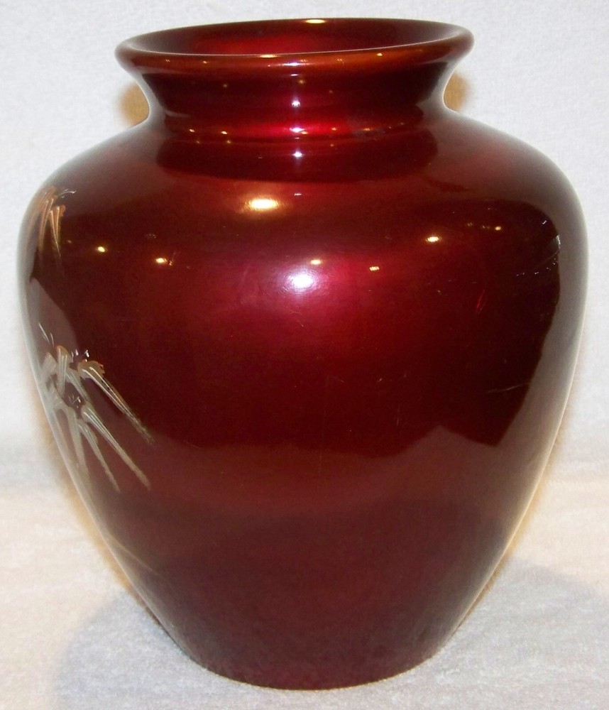 RED LACQUER LIKE VASE - BAMBOO SHOOTS