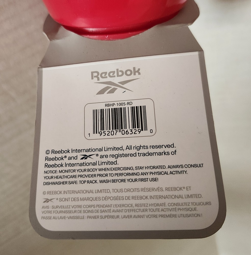 FREE Reebok Red Athletic Design 24 Oz Plastic Squeeze Bottle Pull Top Cap NWT