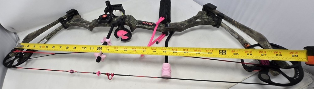 Bear Archery Compound Bow Package - Hard Case Arrows Accessories EUC Bundle