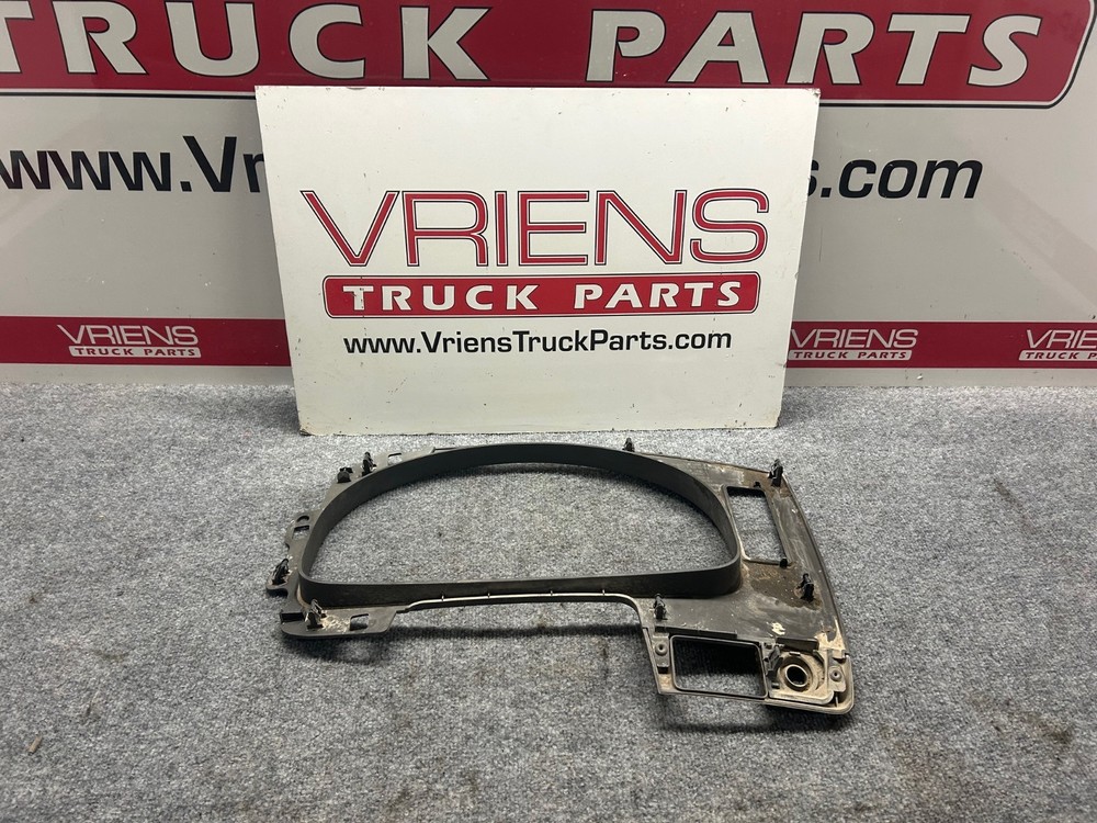 PACCAR S18-1030-1 DASH TRIM PANEL
