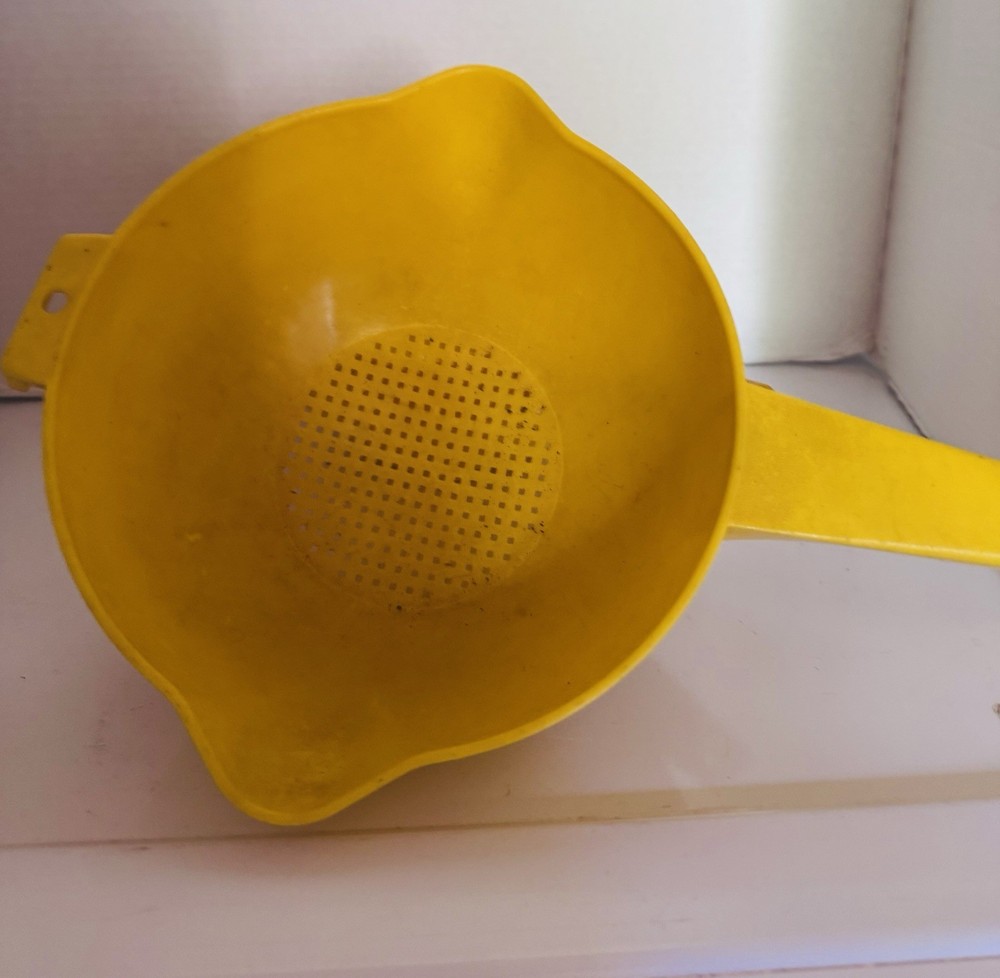 2 Tupperware Vintage Yellow Colander Strainer Set Nesting Farmhouse