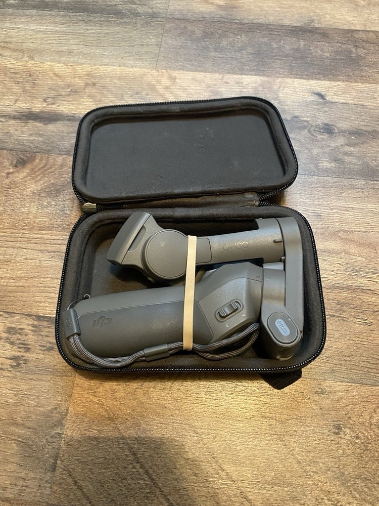 DJI Osmo Mobile 3 - Gimbal Stabilizer