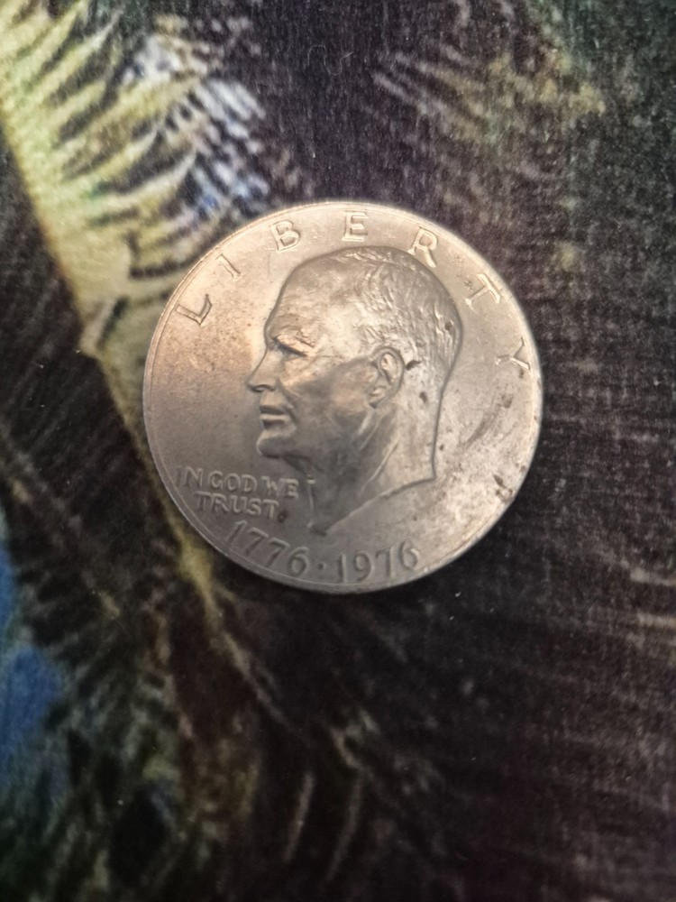 BICENTENNIAL SILVER DOLLAR **RARE**NO MINT MARK**
