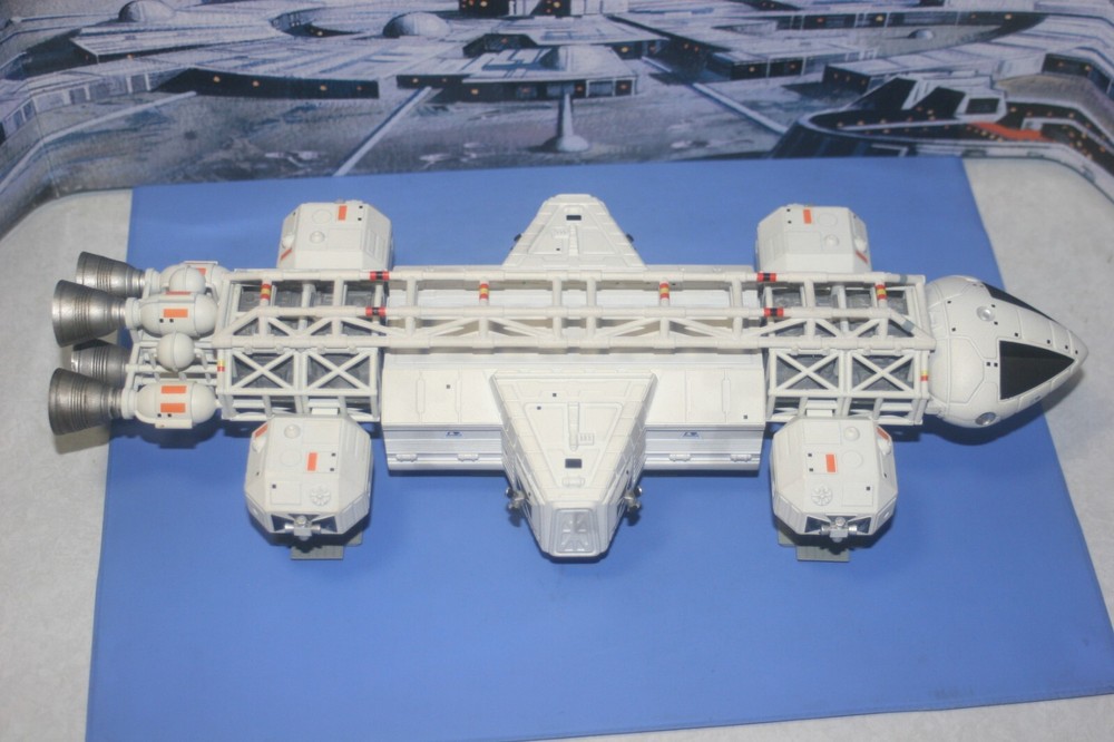 SPACE 1999 eagle LABORATORY EAGLE 1/72 Aoshima Japan