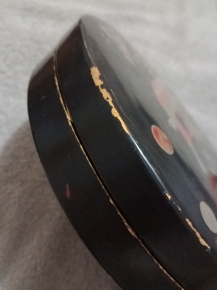 Vintage Black Lacquer Box With Vintage Sewing Thread