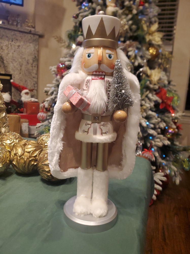 Holiday Lane White Cape Nutcracker Holding Tree & Gift. NEW