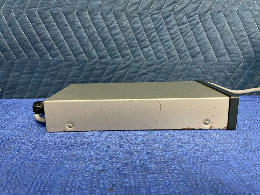 VideoTek - VDA-16 - Video Distribution Amplifier - Powers On