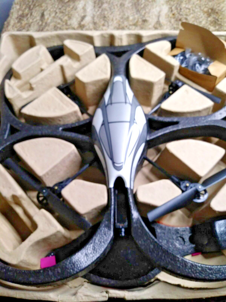 Parrot AR Drone The Flying Video Game NEEDS BATTERY
