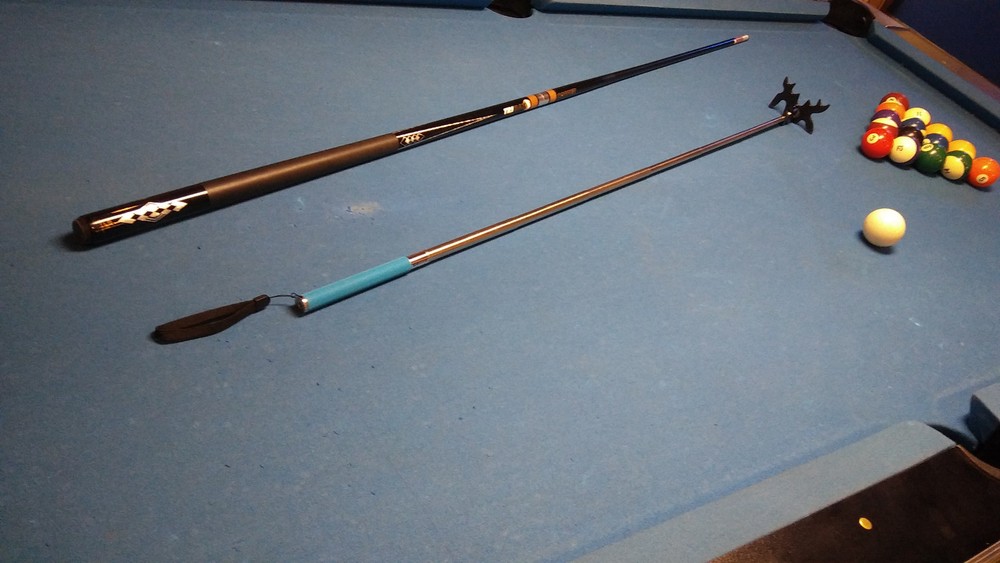 RED - CUE BRIDGE EXTENDABLE TELESCOPING MOOSE HEAD CRUTCH REST POOL 9 POSITIONS
