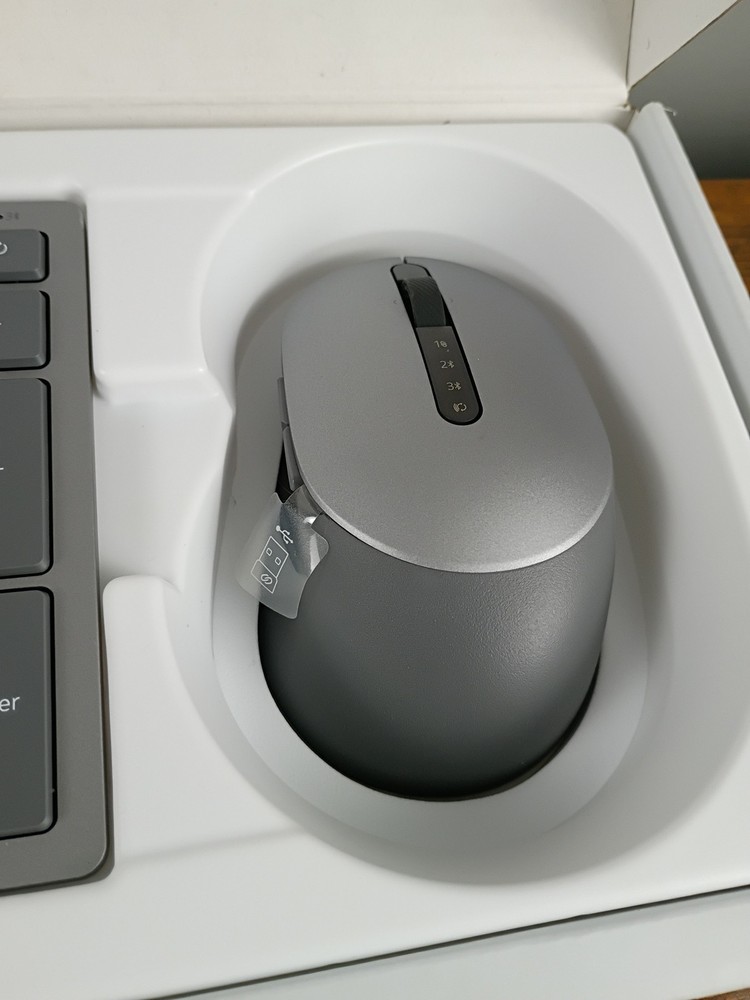 NEW Dell KM7120W Bluetooth/Wireless Keyboard/Mouse Bundle - No Dongle
