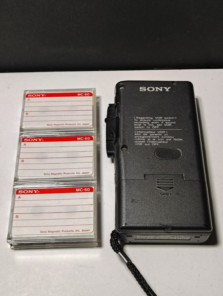 Sony M-529V MicroCassette Corder Recorder VOR Handheld Cassettes Powers On Read