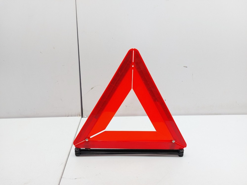 AUDI TT MK3 8S HAZARD WARNING TRIANGLE 2016