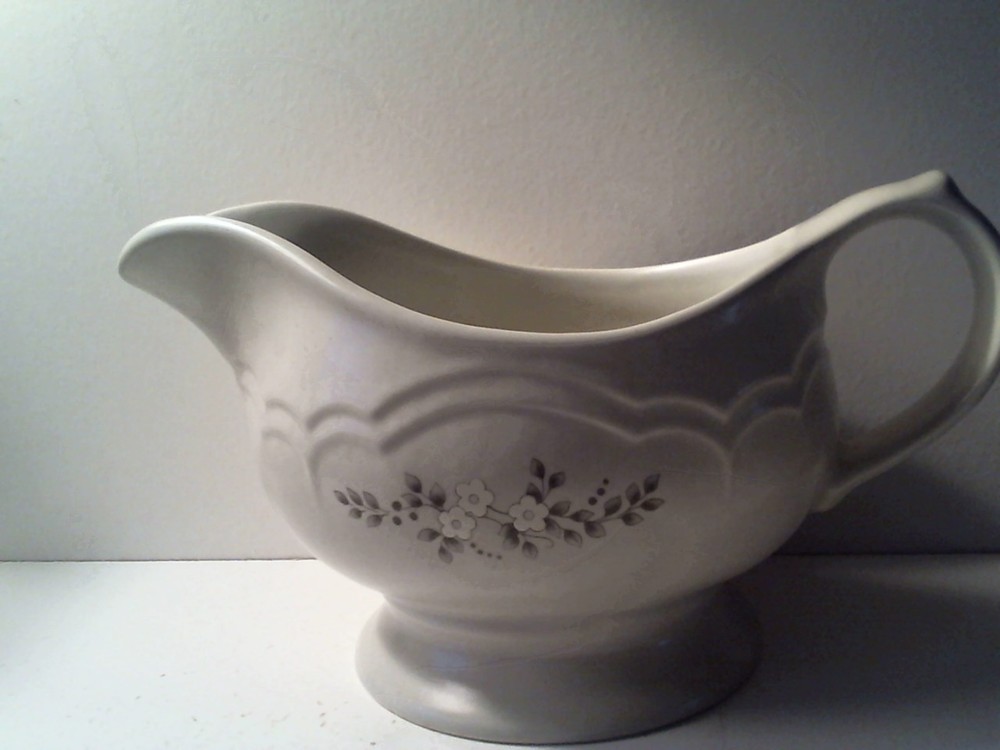 Pfaltzgraff Gravy Server & Creamer Server - Excellent Condition