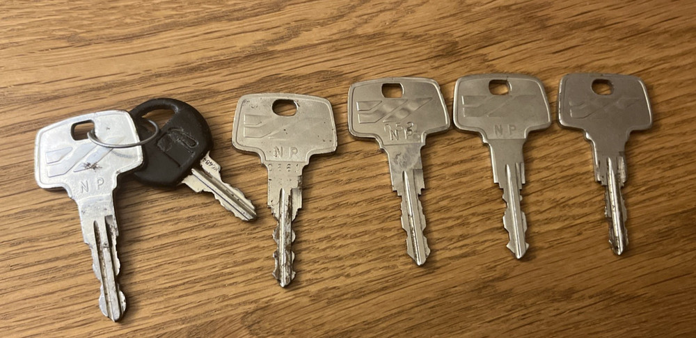 METRO CAR KEYS VINTAGE