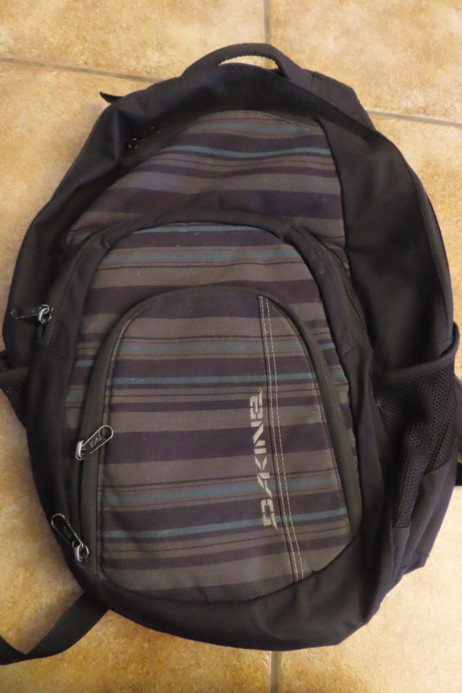 Dakine Backpack Daypack 20"x12"x6"  broken zipper