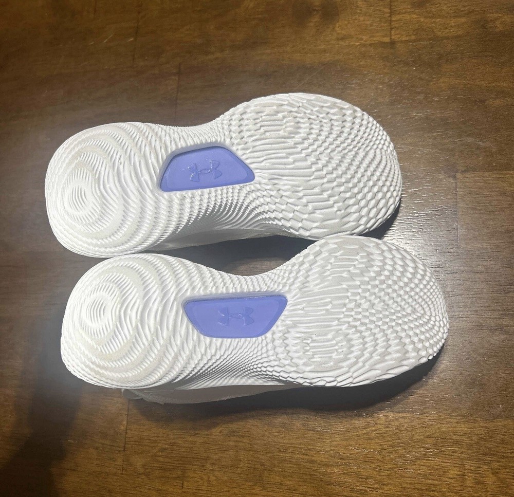 Curry Flow 8 GS 'White Iridescent' US Size 5.5