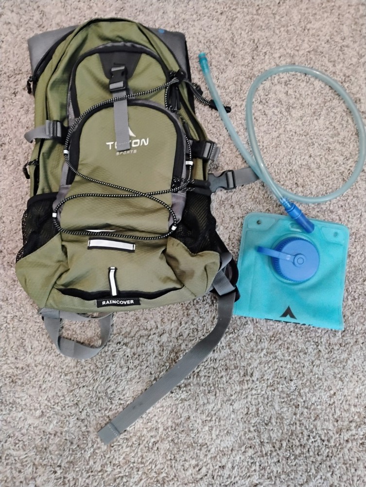 Teton Sports Oasis 18L Hydration Backpack