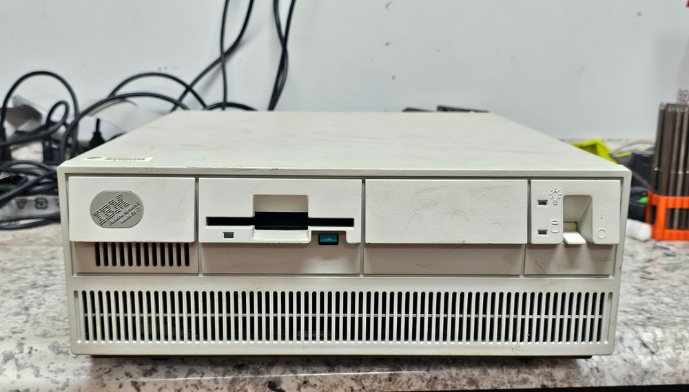 Retro Vintage IBM Personal System/2 PS/2 Model 50Z Computer Powers / Posts