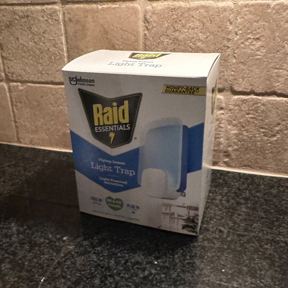NEW Raid Essentials Flying Insect Light Trap Starter Kit: 1 Device & 1 Refill 💡