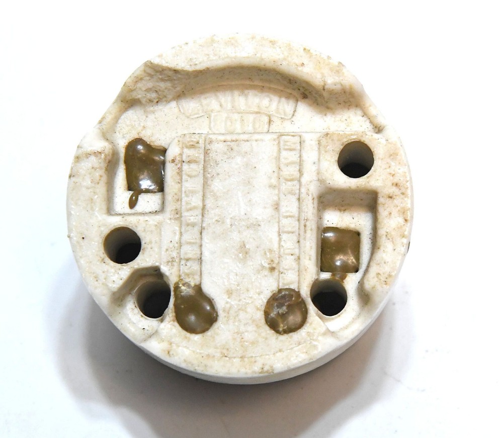 VINTAGE INDUSTRIAL LEVITON BAKELITE TOGGLE SWITCH CERAMIC BASE