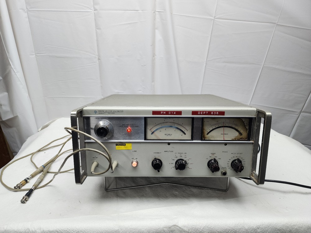 Hewlett Packard 8405A Vector Voltmeter w/ 2 Probes