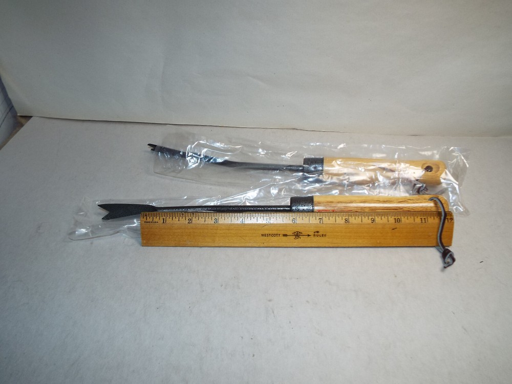 True Temper Hand Weeder Weeding Weed Root Remover Puller Tool Fork Garden Lawn