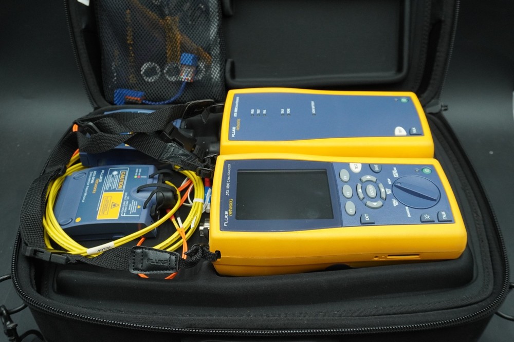 Fluke Networks DTX-1800 Cable Analyzer Kit w/ Accessories *Tested*