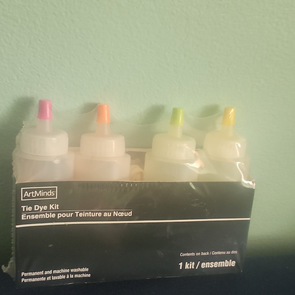 ArtMinds Tie-Dye Kit Squeeze Bottle Permanent Machine Washable