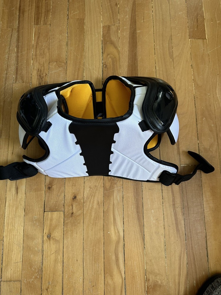 Tacklebar Shoulder Pads (4 large, 1 XL)