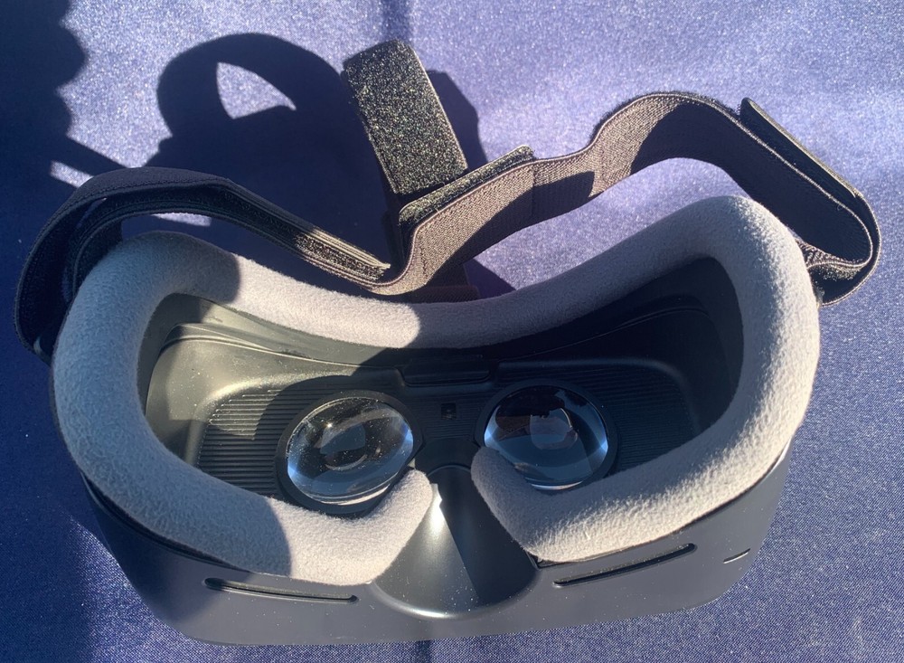 Samsung Gear VR OCULUS Virtual Reality Headset WITH Gear VR Controller
