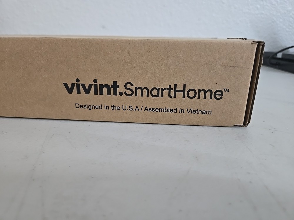 Vivint Smart Home Panel Smart Hub VS-SH2000-C00 White
