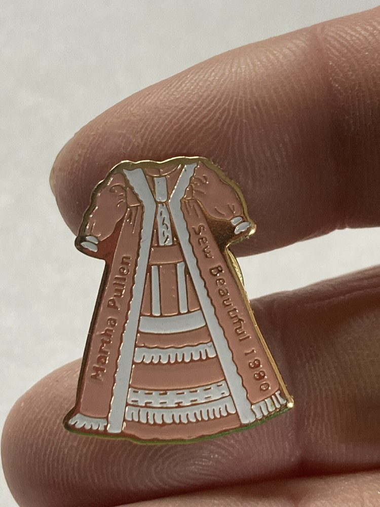 Matrha Pullen sew beautiful  Lapel Pin Vest Collectible EUC K522