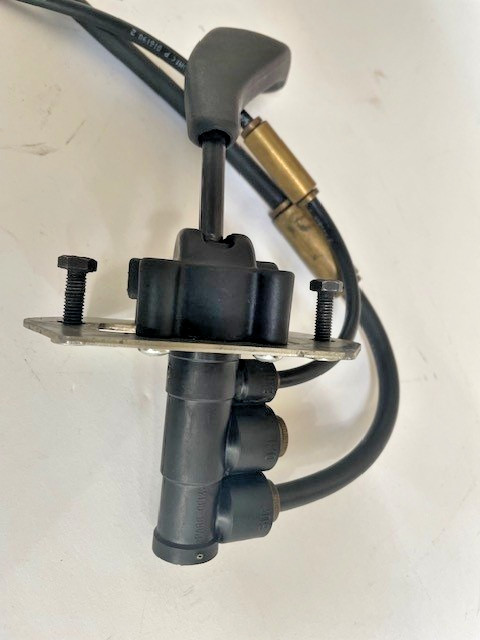 Volvo  3900557 Handle  Trailer brake handle  OEM