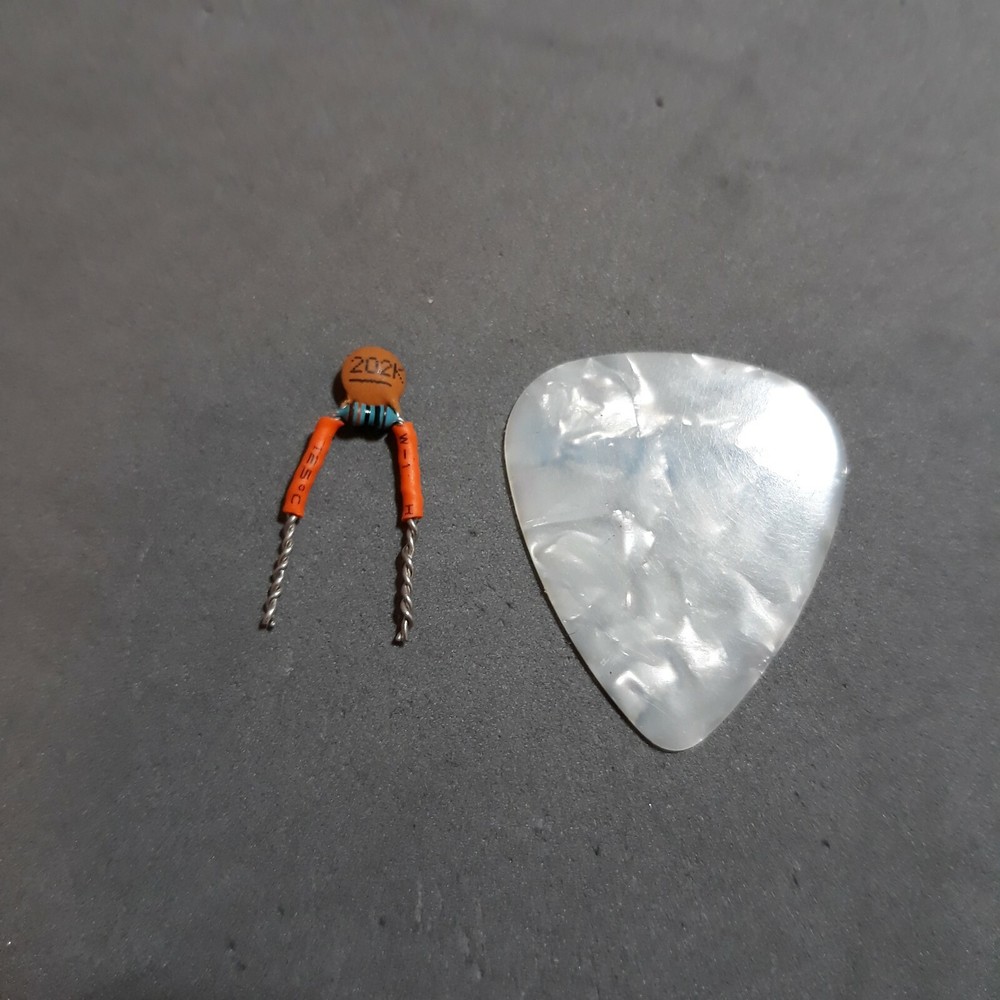 TREBLE BLEED KING MICRO   .002uF cap, 100K-ohm resistor in parallel "SD" Specs