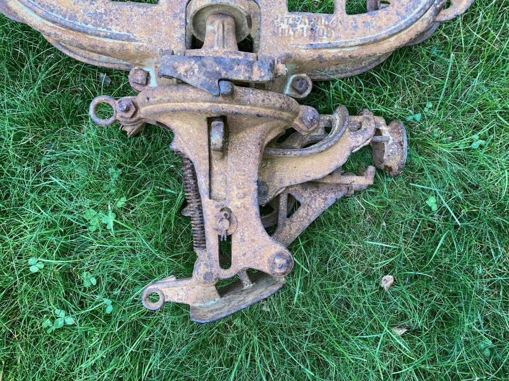Antique Cast Iron Right Angle Fork & Sling Elevator Hay Unloader Trolley Pulley