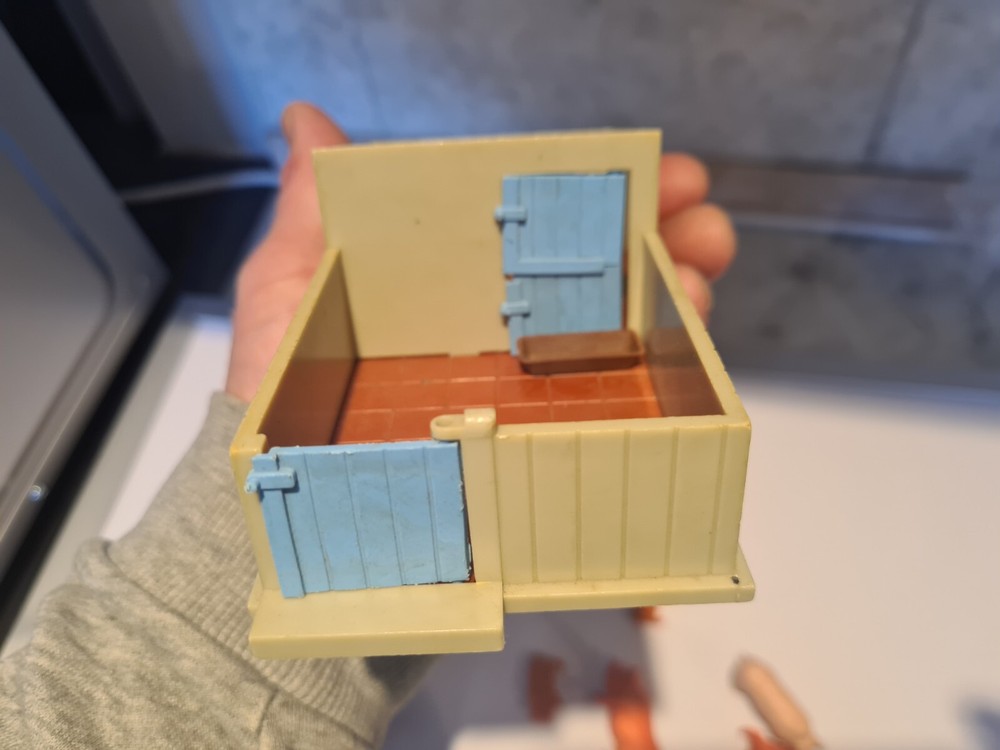 Vintage Britains Pigsty Please Read Description