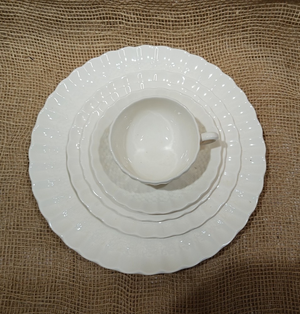 Spode CHELSEA WICKER 5-piece place setting; NWT