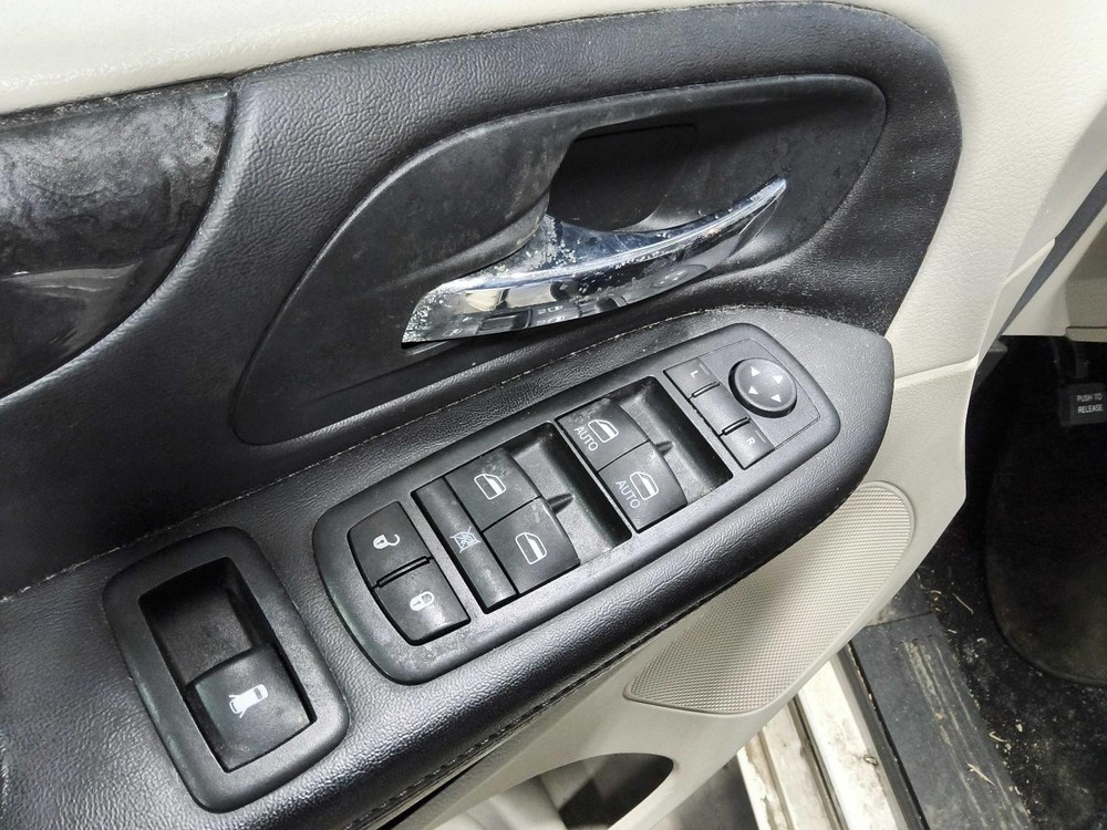 Used A/C Selector Switch fits: 2013 Dodge Caravan AC front dash mounted manual c