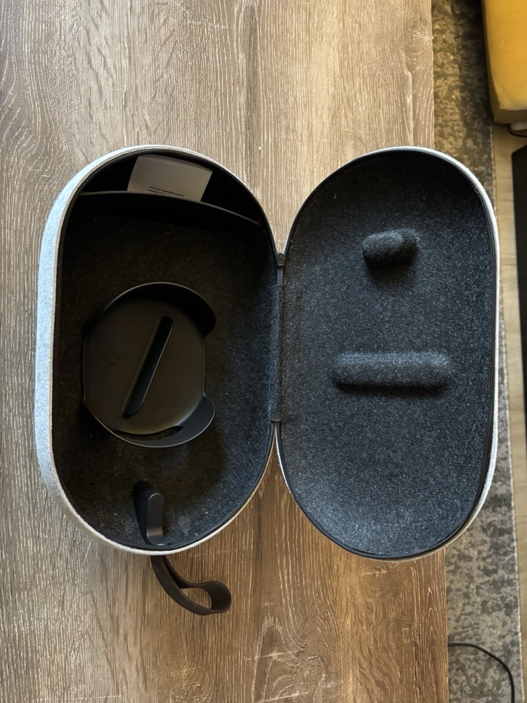 Oculus Quest 2 Carrying Case Grey