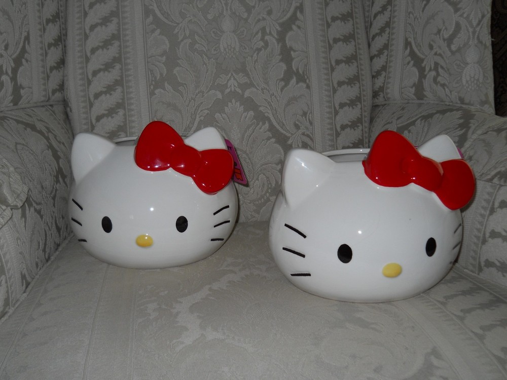 Hello Kitty Planters White with Red bow Very Good condition
