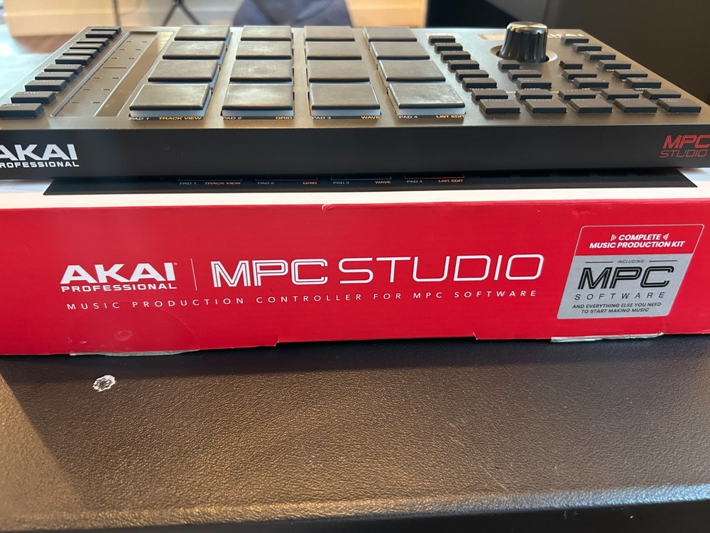 Akai Professional MPC Studio Controller + MPC Software – Great Condition, Light
