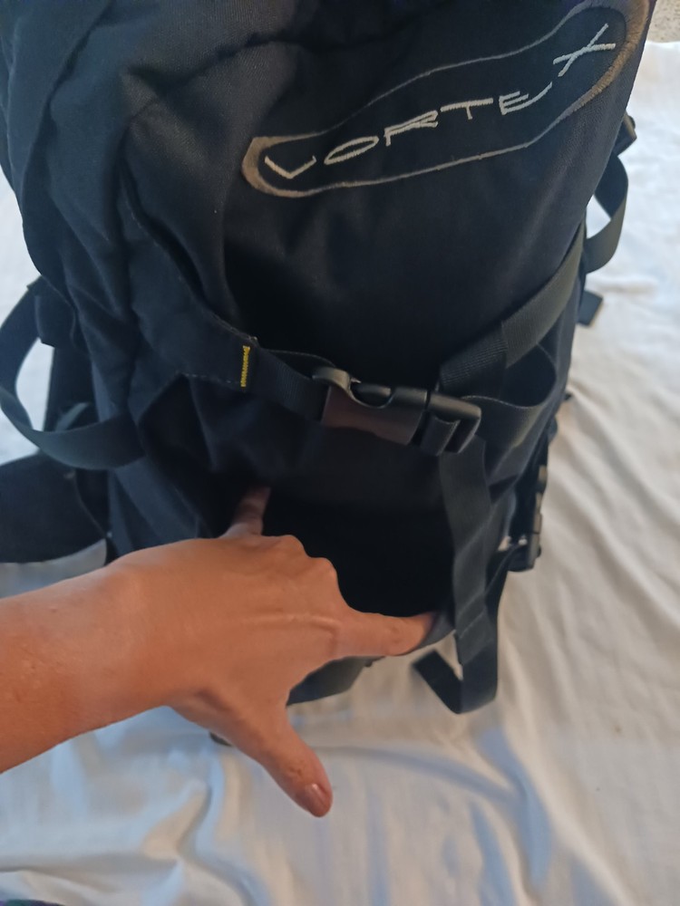 Vortex Snowboard/ski Black Backpack Back Zipper Access