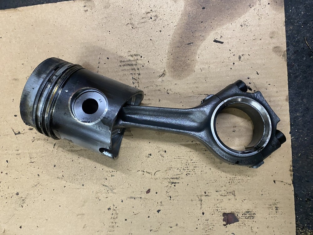 Mack E5 Piston & Connecting Rod ML6E25-26