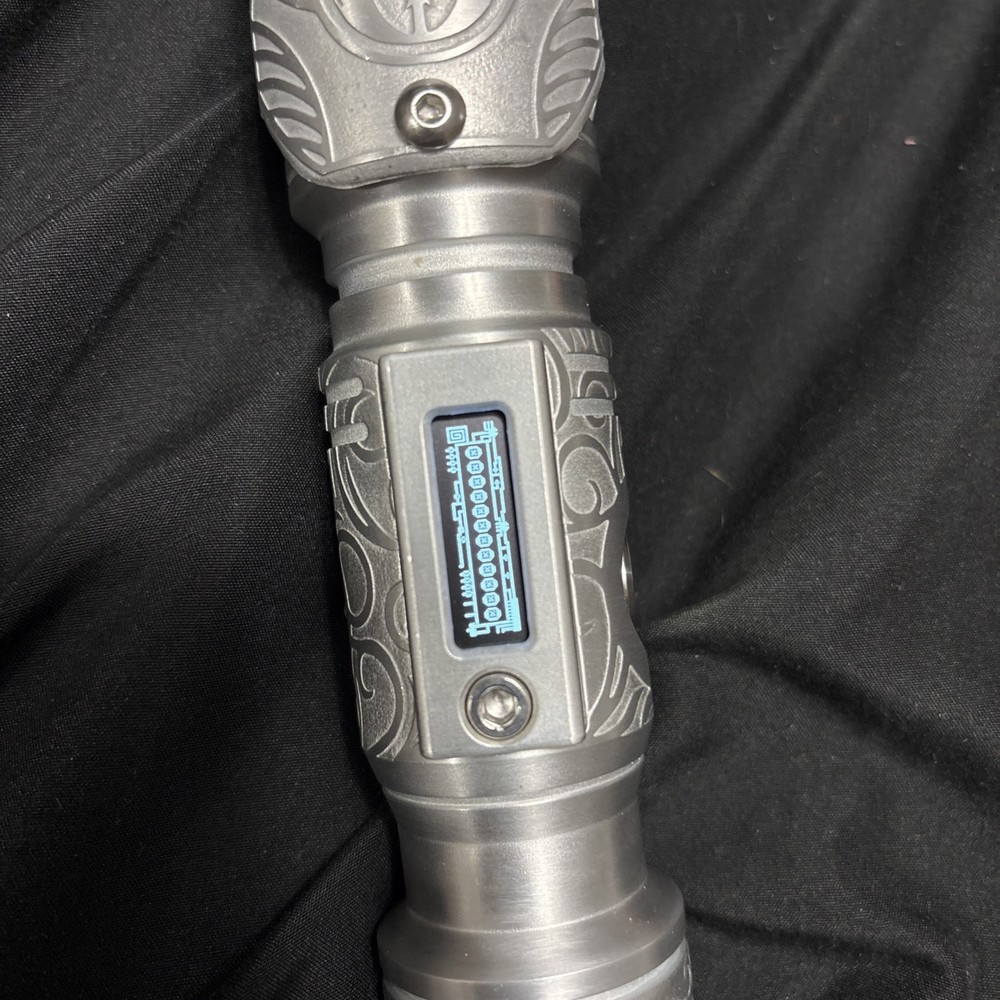 Sabertrio Senza Custom Lightsaber Comes With OLED Screen