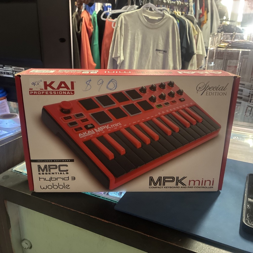 Akal Professional M P K Mini Compact Keyboard and Pad Controller for
