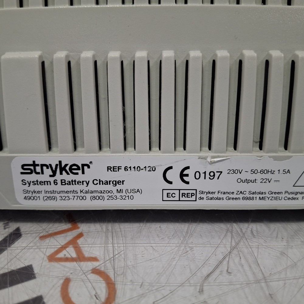 Stryker System 6 6110-120 Battery Charger