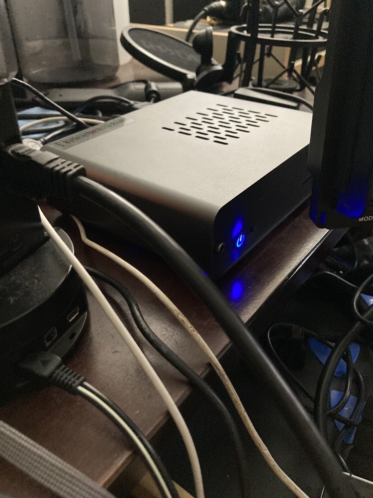 Gravity Waaaves Video Mixer / Waaave Pool HD (processor and power only)