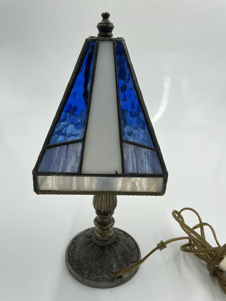 Tiffany Style Stained Glass Table Lamp 5” X 11”.