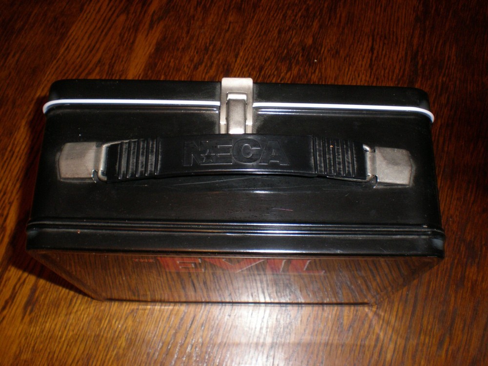 Evil Dead METAL LUNCH BOX WITH DRINKING CONTAIN NECA 2001